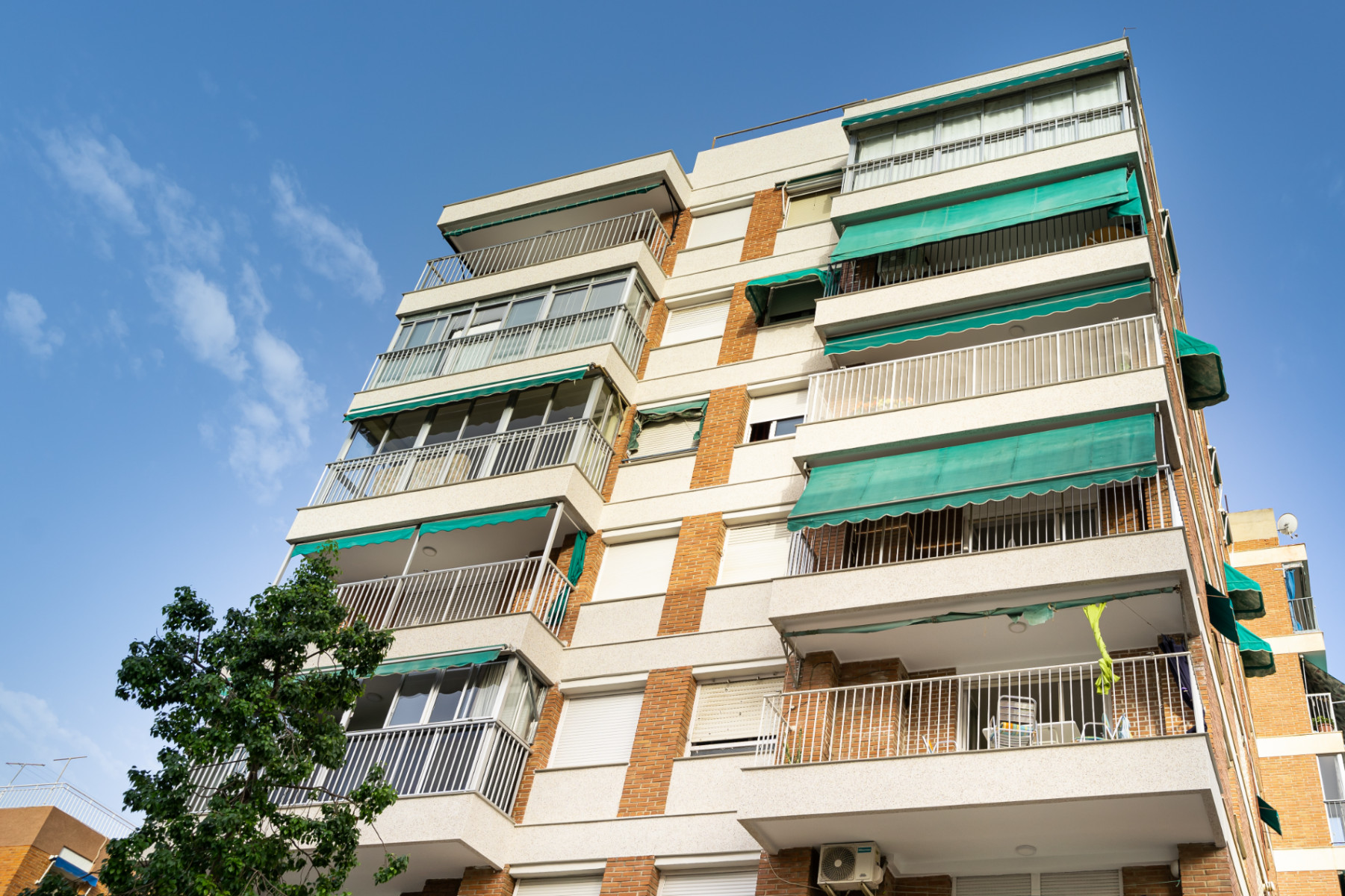 Rehabilitación de frentes de forjado e impermeabilización y pavimentado de balcones Santa Pola