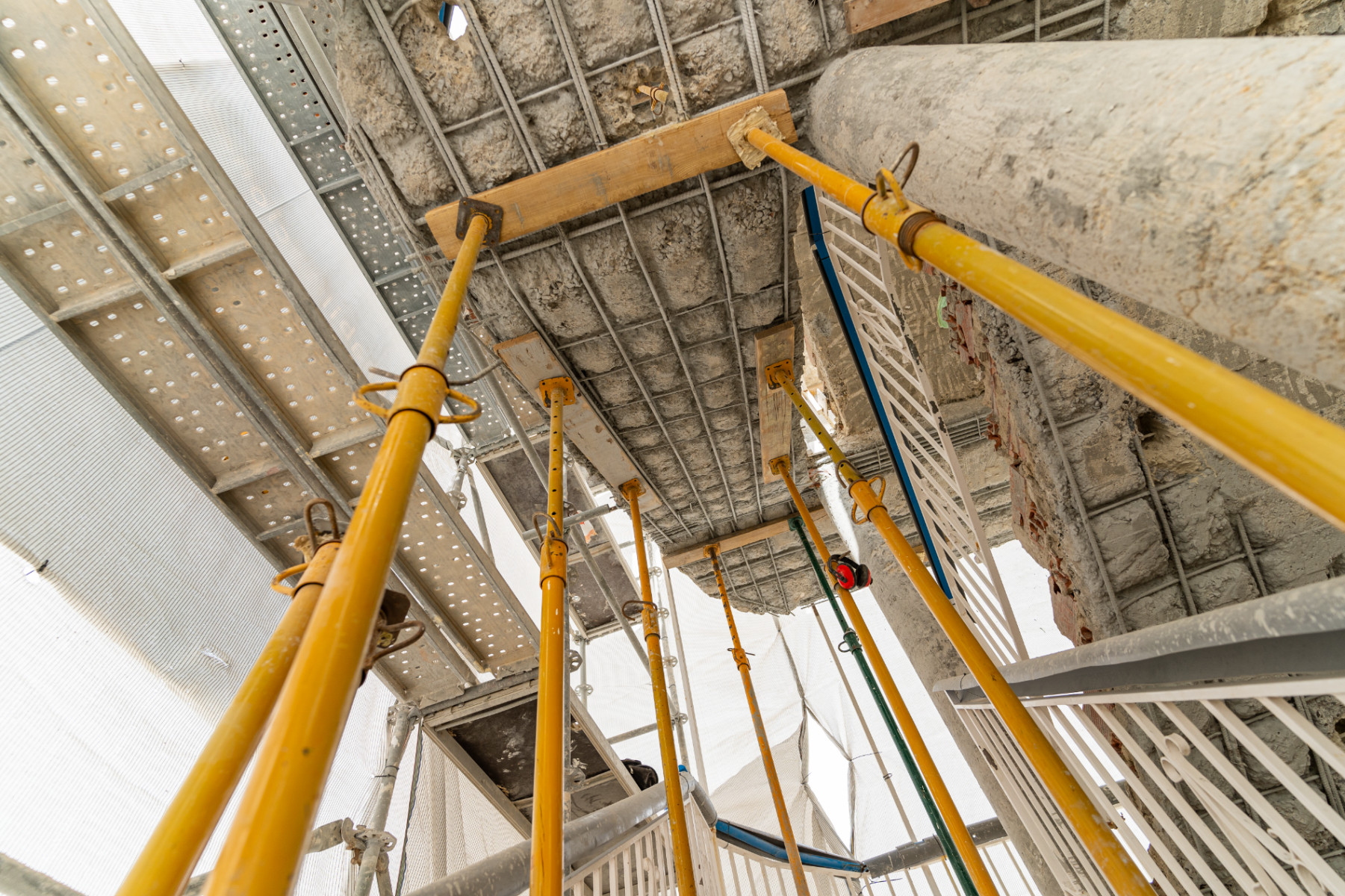 Rehabilitación estructural de edificio Urbanización