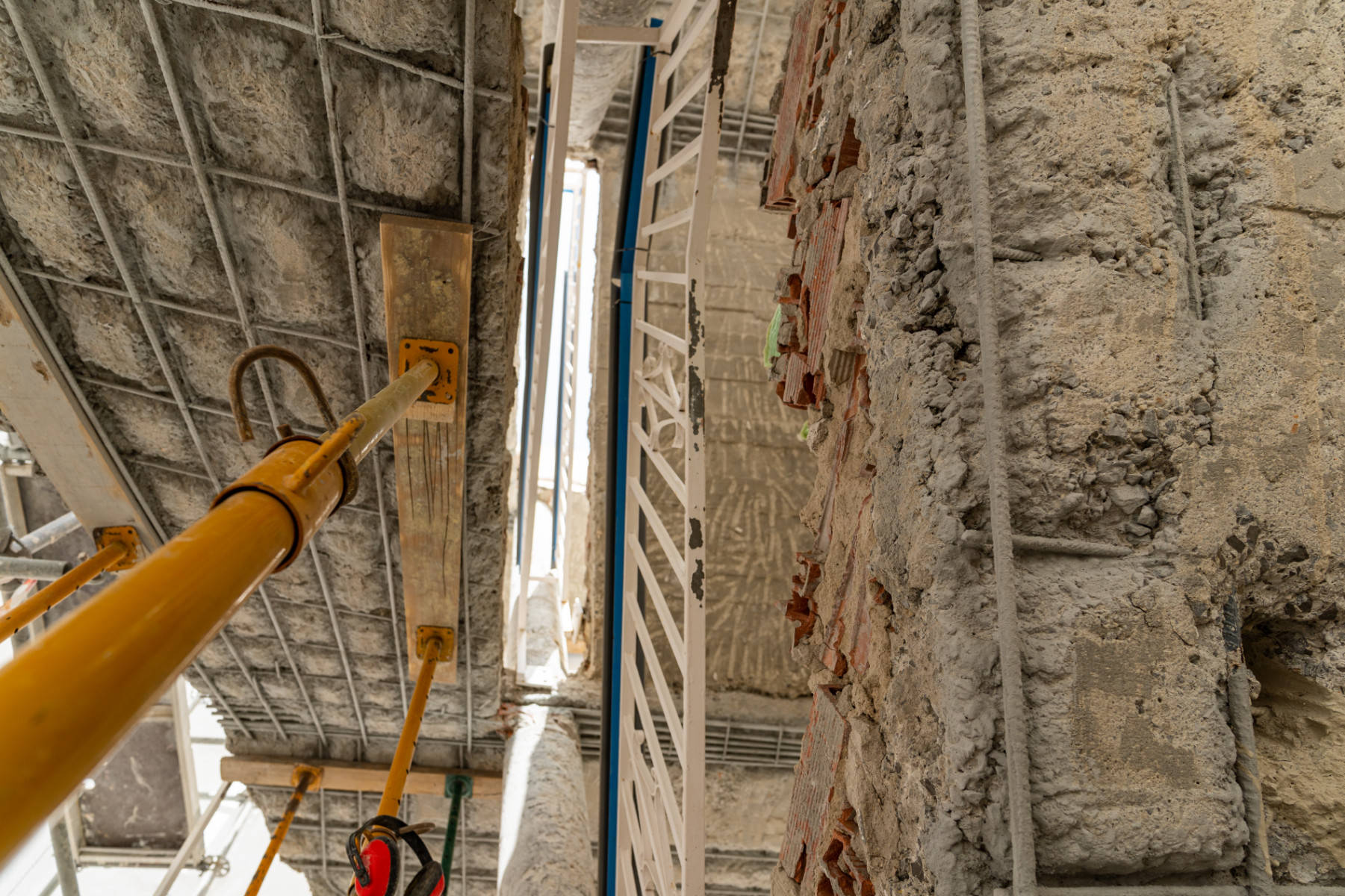 Rehabilitación estructural de edificio Urbanización