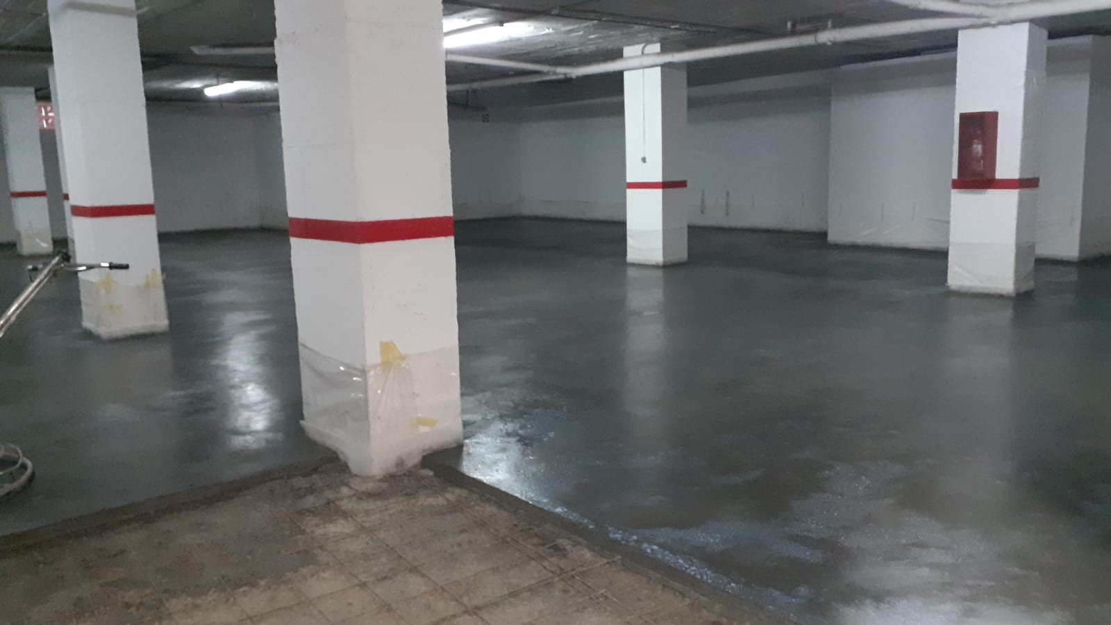 Fratasado zona parking en urbanización