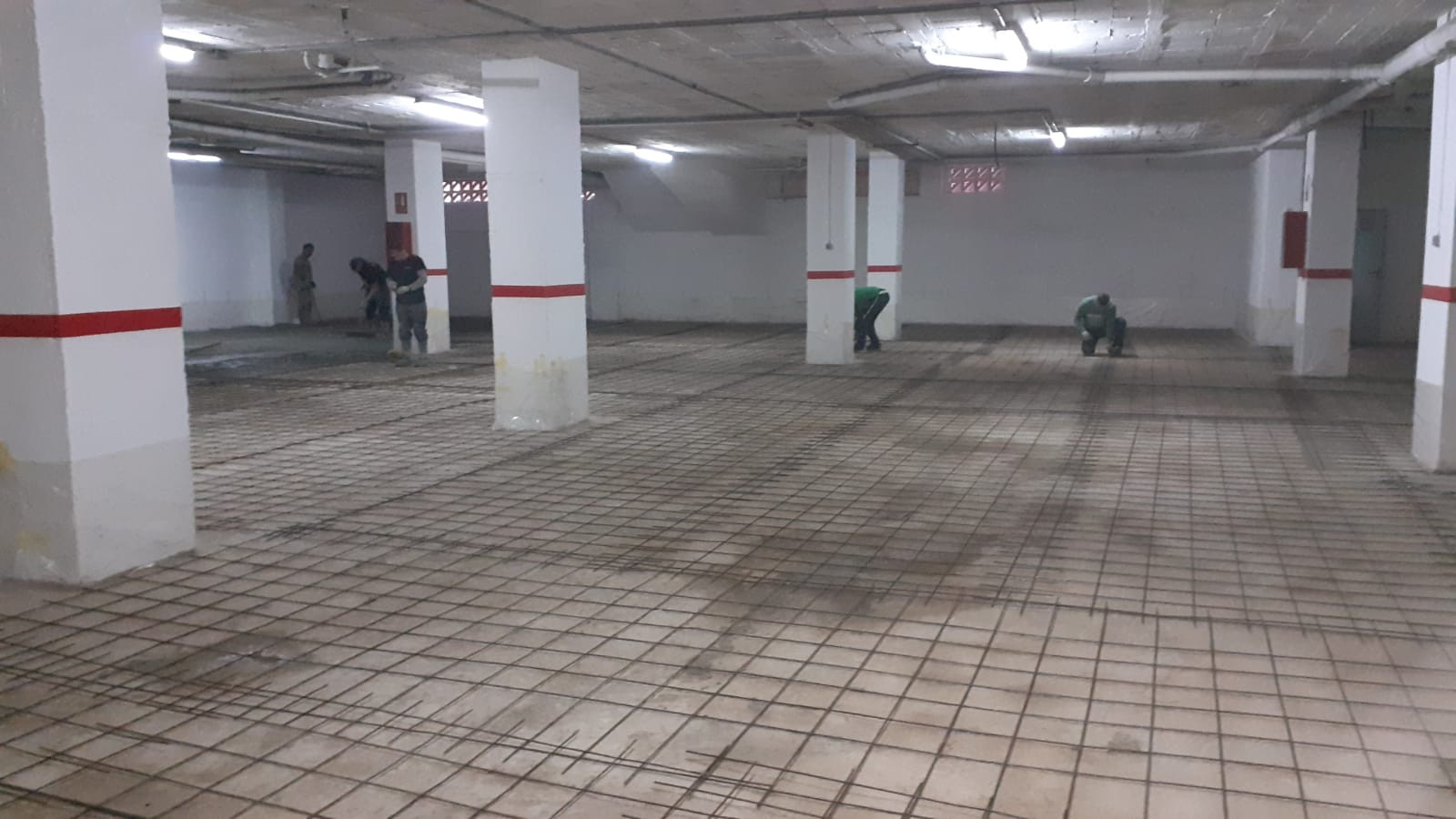 Fratasado zona parking en urbanización